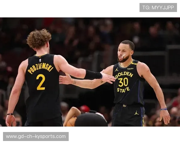 勇士完封森林狼，关键一役中库里双手暴扣点燃全场，勇士森林狼2021